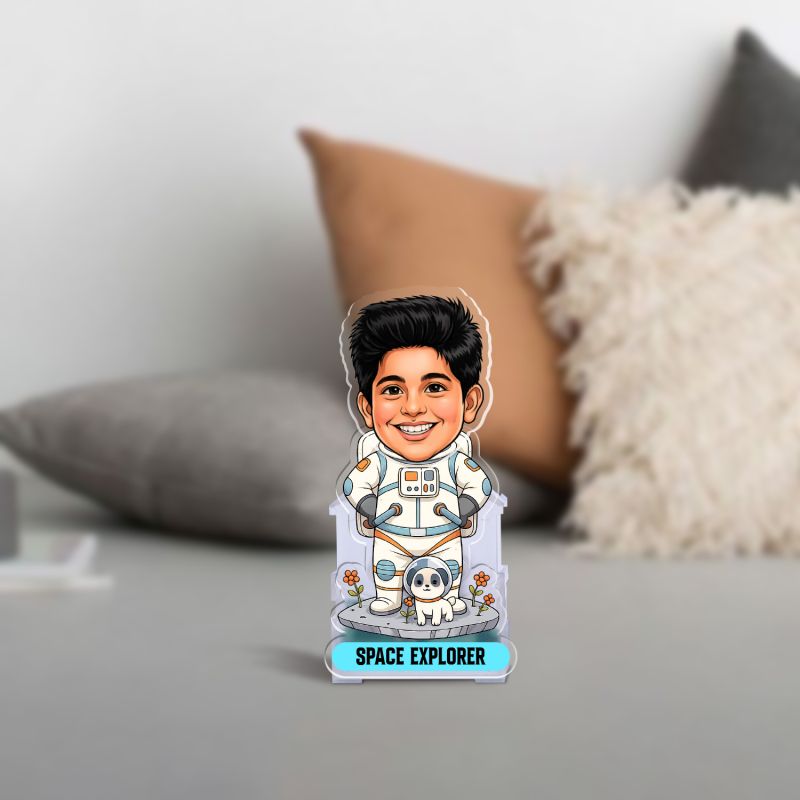 Astronaut Bobblehead Figurine Solar Powered with Moving Head Feature for Car Dashboard Decor Gift for Astronaut Fans & Car Lover